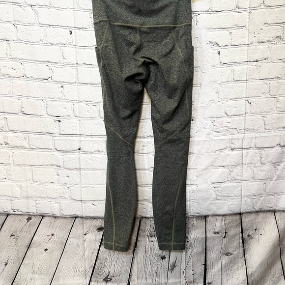 Athleta Salutation Stash Pocket 7/8 Tight in Powervita size xs - Picture 4 of 7